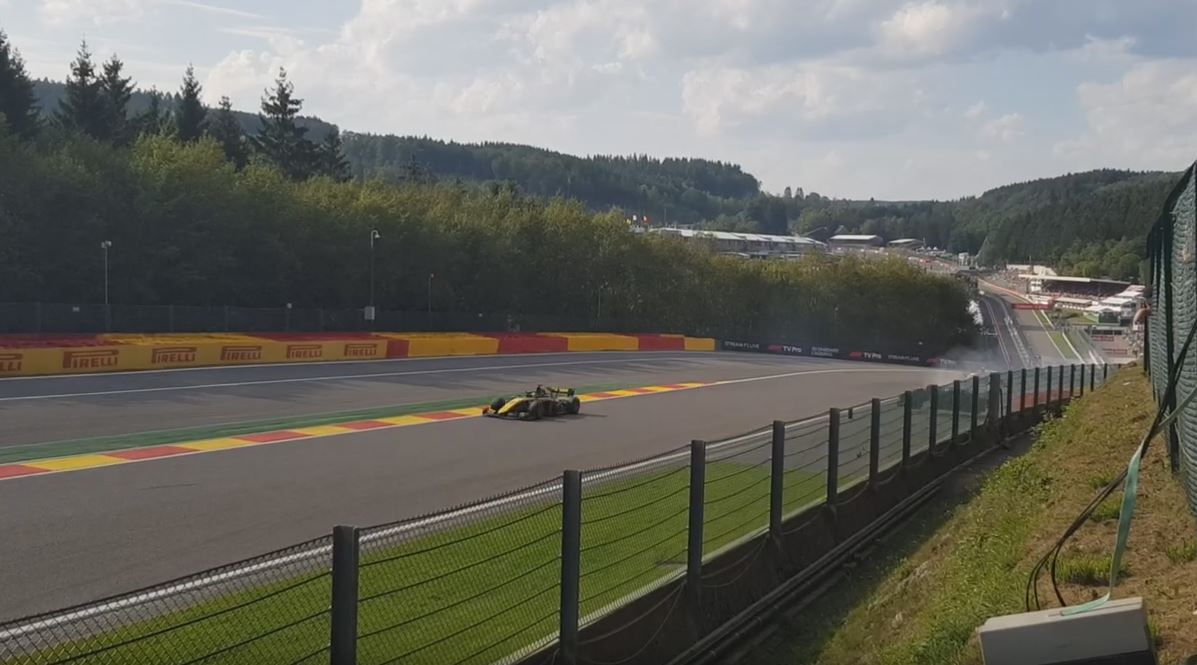 4, no 20  (alesi)car hits inside wall on right and bounces back 