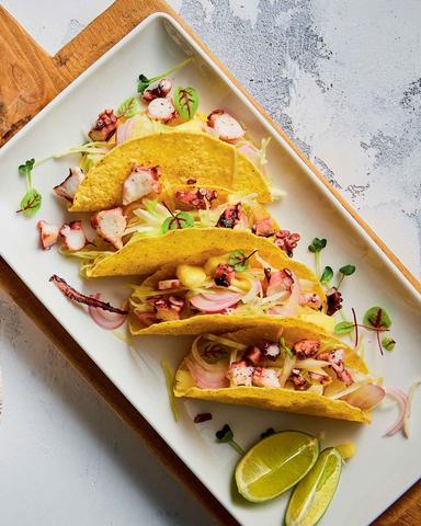 mexikanika takos xtapodi anana saltsa avocanto
