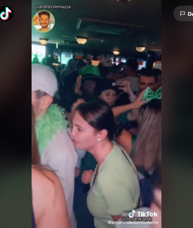 Mujer diabólica, chica dejaba marca de labios a hombres