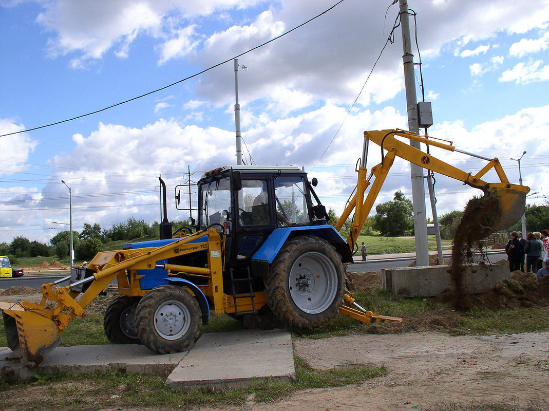Tractor_Belarus-Excavator (1)