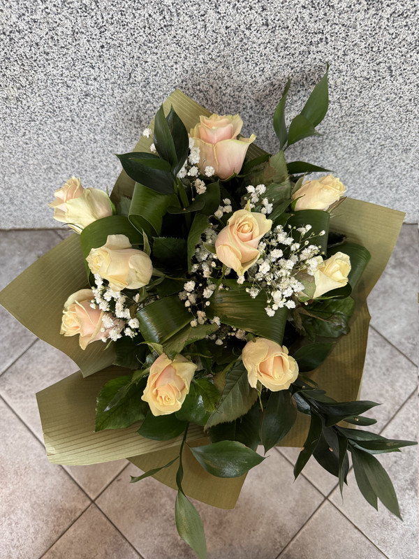 Bukiet z 5 écru róż 