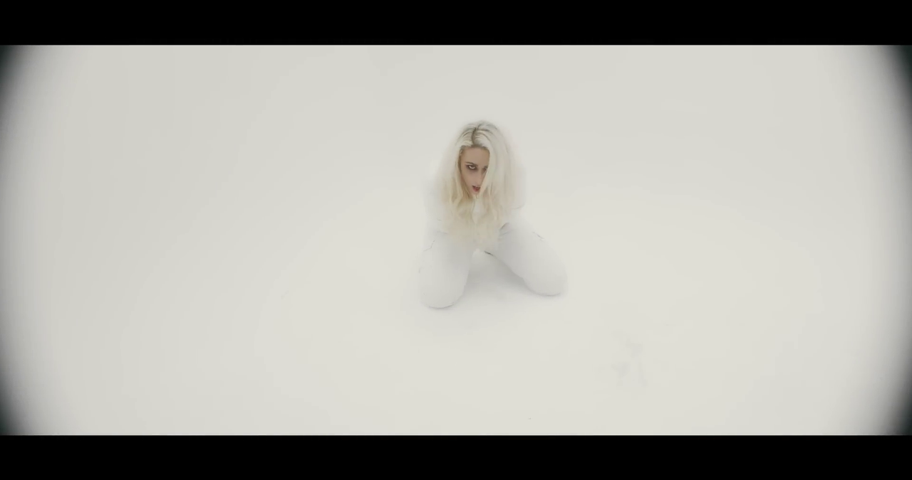 Marisa And The Moths (1)