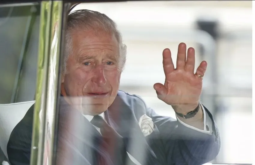 El rey Carlos del Reino Unido ingresa en el hospital para recibir tratamiento de próstata
