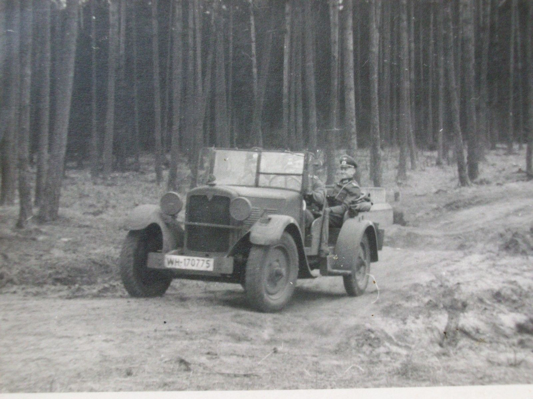 Kübelwagen Adler 12N RW des Heeres