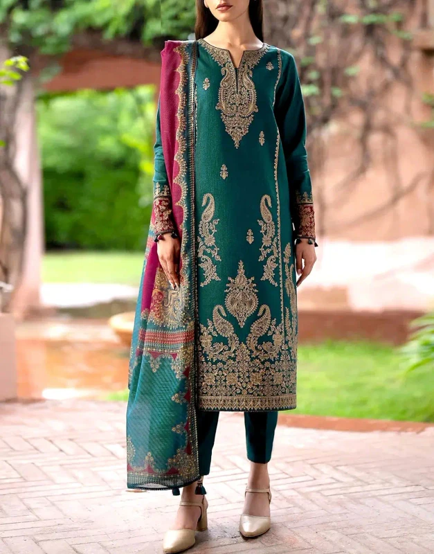 Elegant Embroidered Dhanak Winter Dress – Unstitched Warm Outfit with Kotrai Shawl for Women
