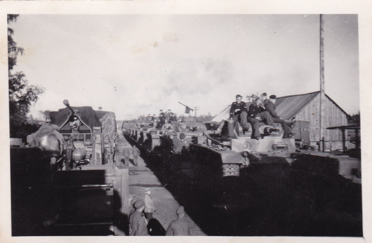 Foto - Panzer Einheit auf Marsch - Sturmgeschütz