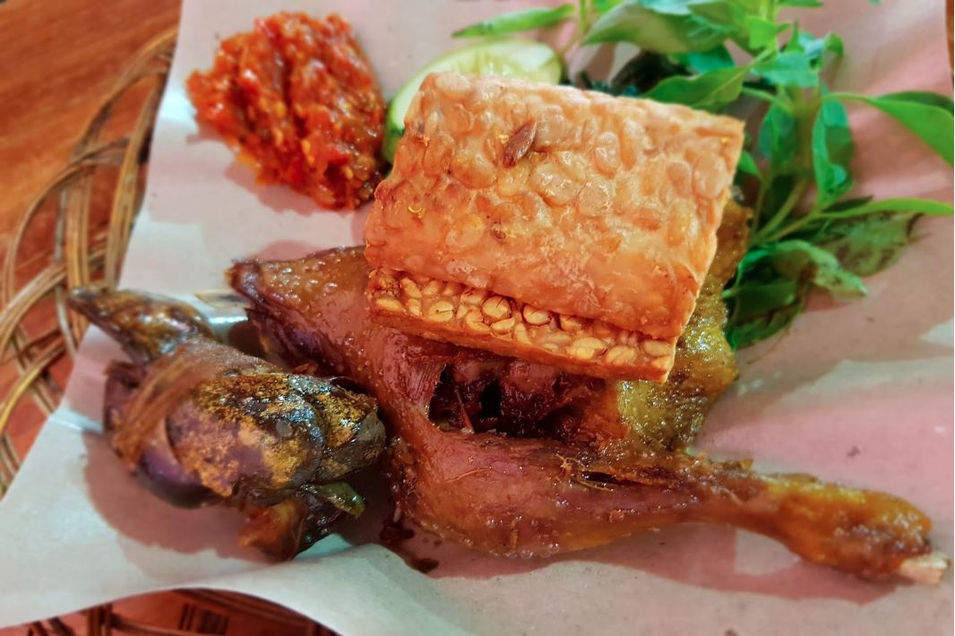 Warung Pojok Spesial Penyet Pak Manda