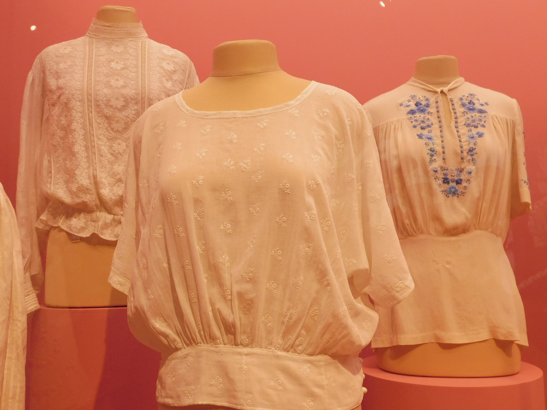 Выставка в музее Революции Кринолин и пр 025