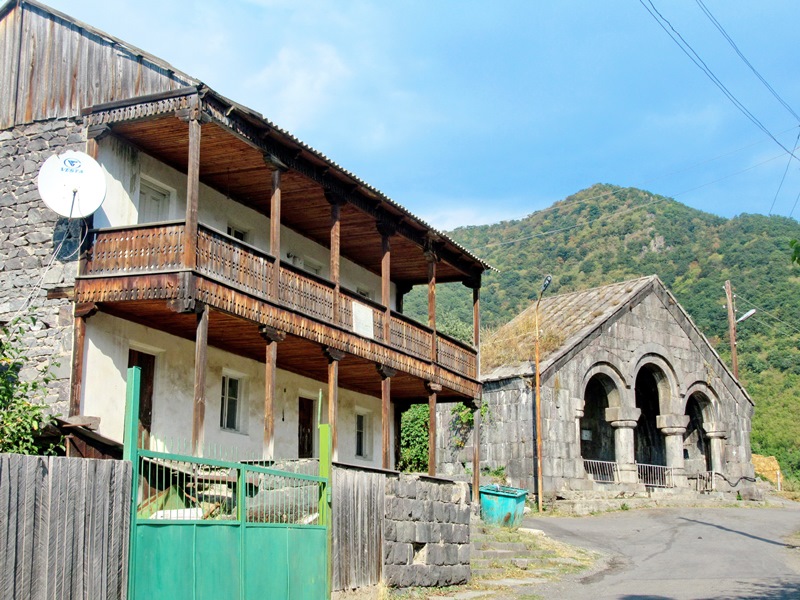 Армения - страна храмов, гор, камней и...