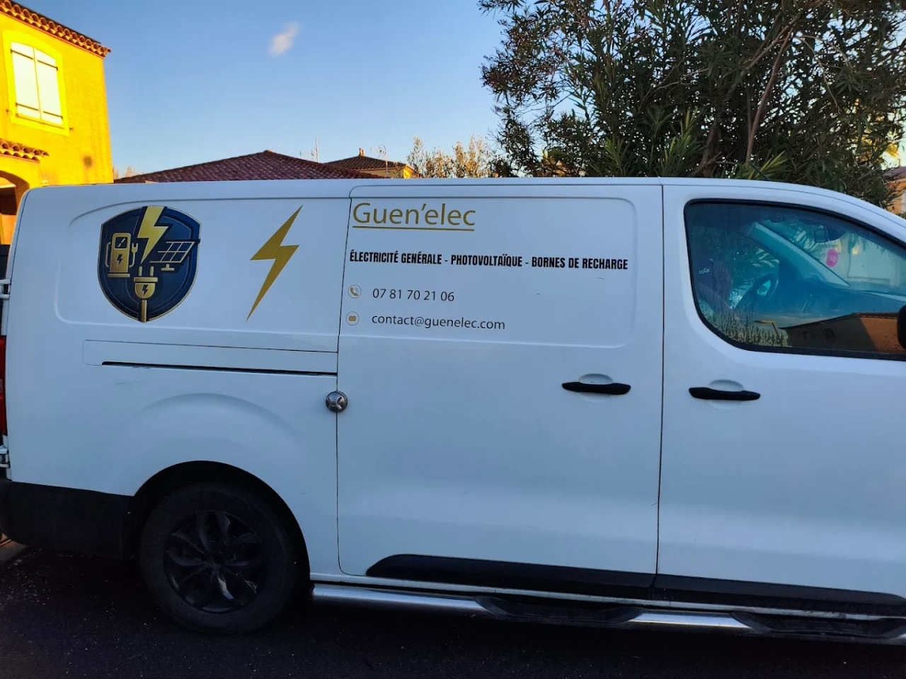 Véhicule d'intervention Guenelec, artisan électricien dans l'Hérault