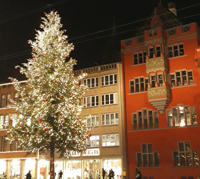 ALSACIA EN NAVIDAD Y MONTREUX CON PAPÁ NOEL - Blogs de Europa Central - 4 Dic: Riquewihr y vuelta a Basilea por la huelga (34)
