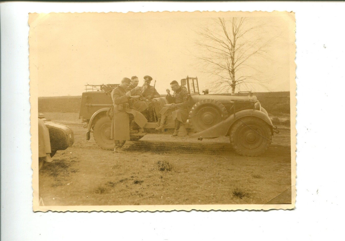 Orig.Foto Soldaten Wehrmacht Auto PKW Kübelwagen