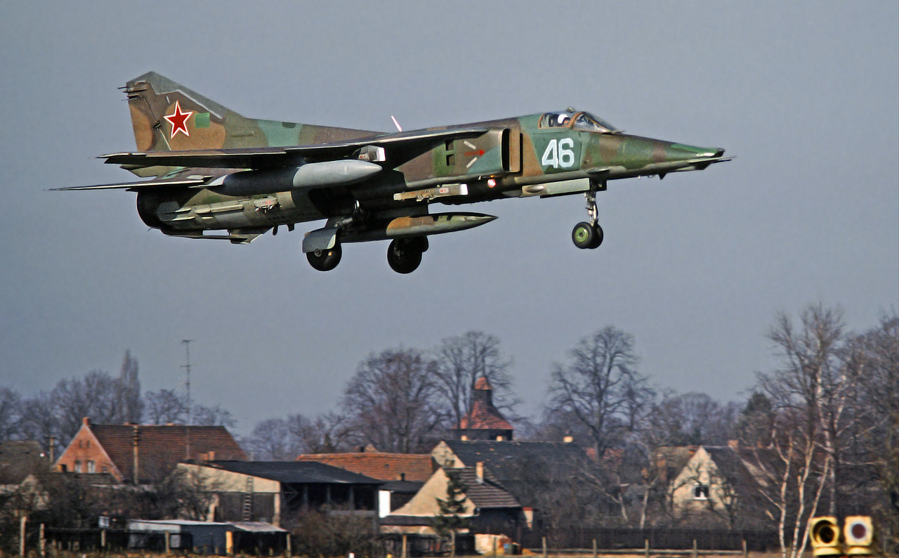 559 APIB Mig-27K 46 Blue_76802630203, Frühling 1993 (2)
