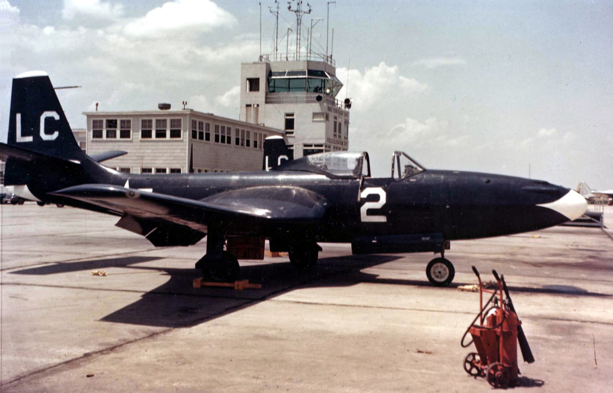 FH-1_Phantom_of_VMF-122_at_NAS_Memphis_1949