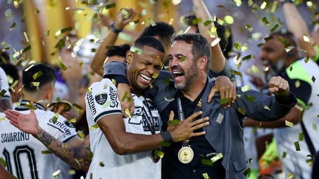 Foi Monumental! Botafogo supera expulsão, vence o galo e é campeão da Libertadores 1 - Insider Botafogo