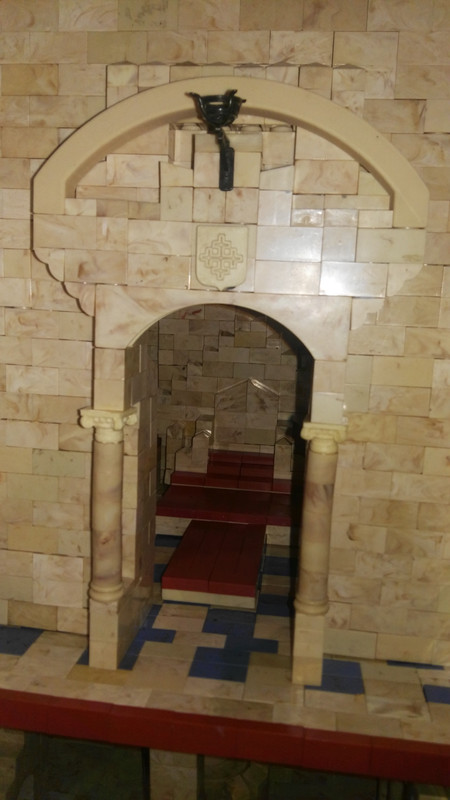 PUERTA DE ENTRADA AL SALÓN DEL TRONO