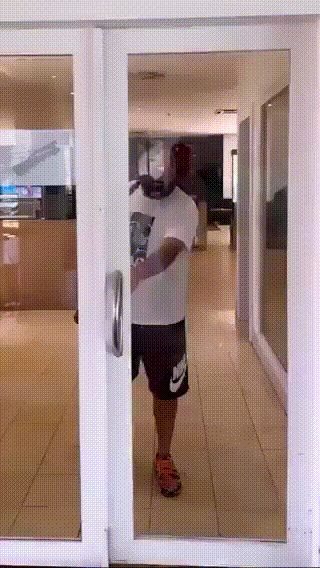 [Image: twittervid-com-The-Figgen-b98d23-1.gif]