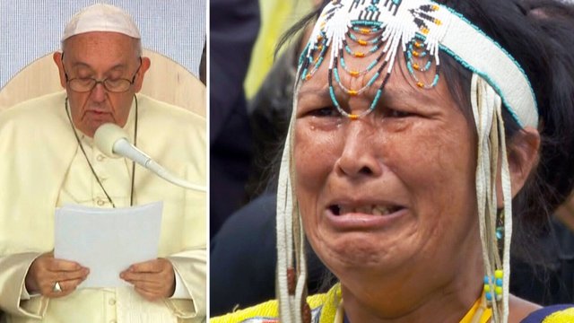 Papa Francisco con aborígenes en Canadá