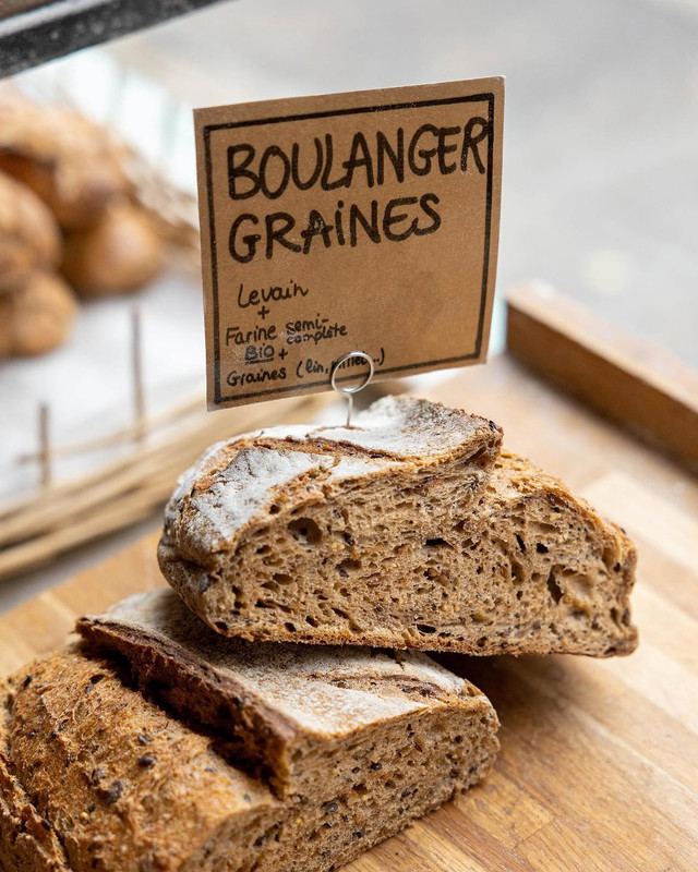 Pain boulanger aux grains