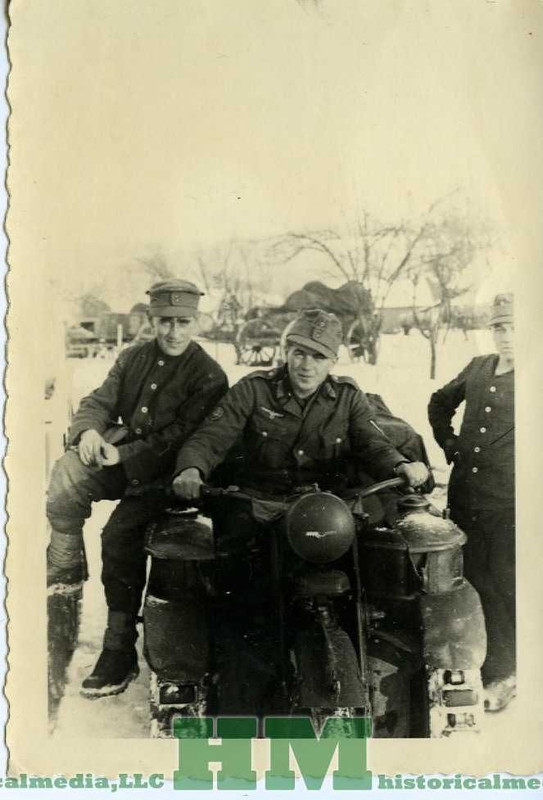 2WK Foto- GEBIRGSJAEGER SOLDATEN   KETTENKRAD