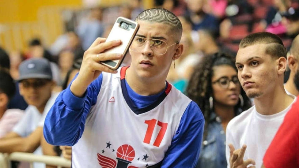 Bad Bunny debutará como comentarista en partido de básquetbol