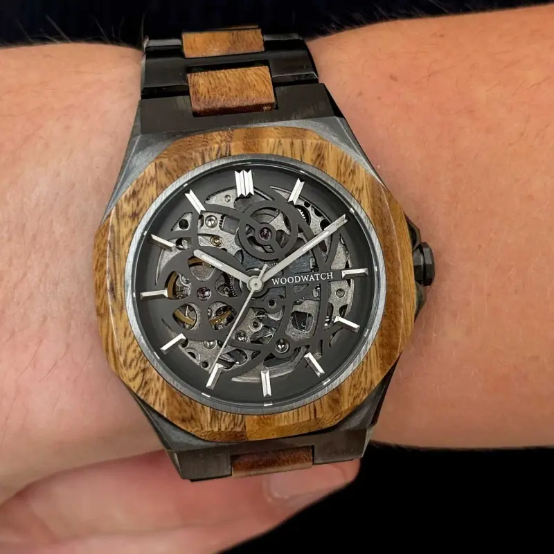 Elden WoodWatch – regalo di lusso per la pensione in legno di sandalo e movimento automatico