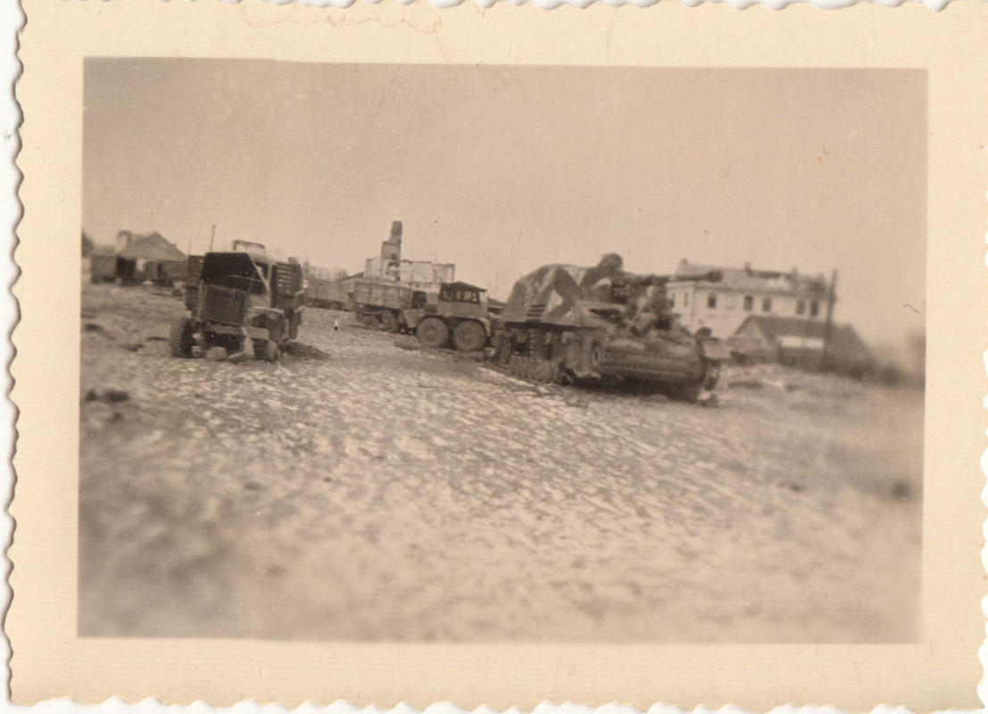 Foto 2.WK - Technik - deutsches SdKfz 164 (Nashorn) nach Gefecht