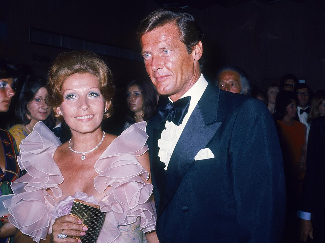 roger_moore_b49