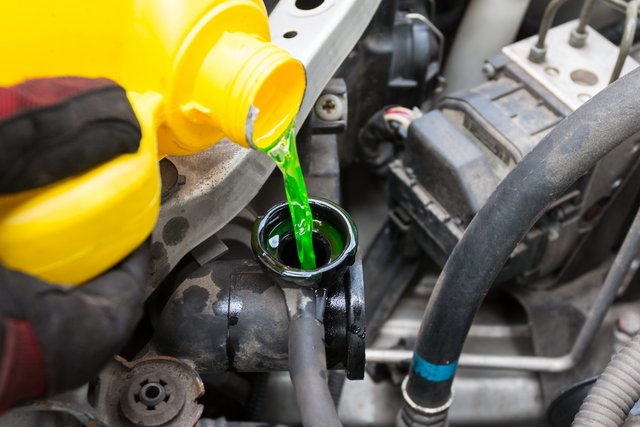 Tips-Mencampur-Air-Radiator-dengan-Mengg