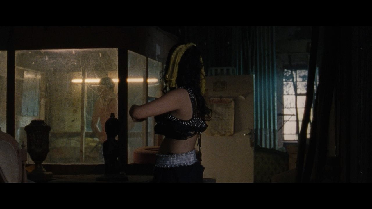 Miss.Lovely.2012.1080p.NF.mkv_snapshot_06.46_[2021.07.14_11.03.40]