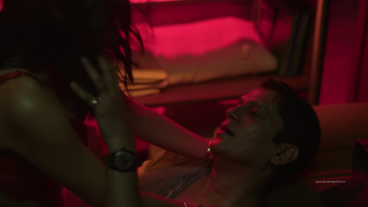 sexy-scene-of-sara-ali-khan-vijay-varma-scene-in-murder-mubarak-2024-movie