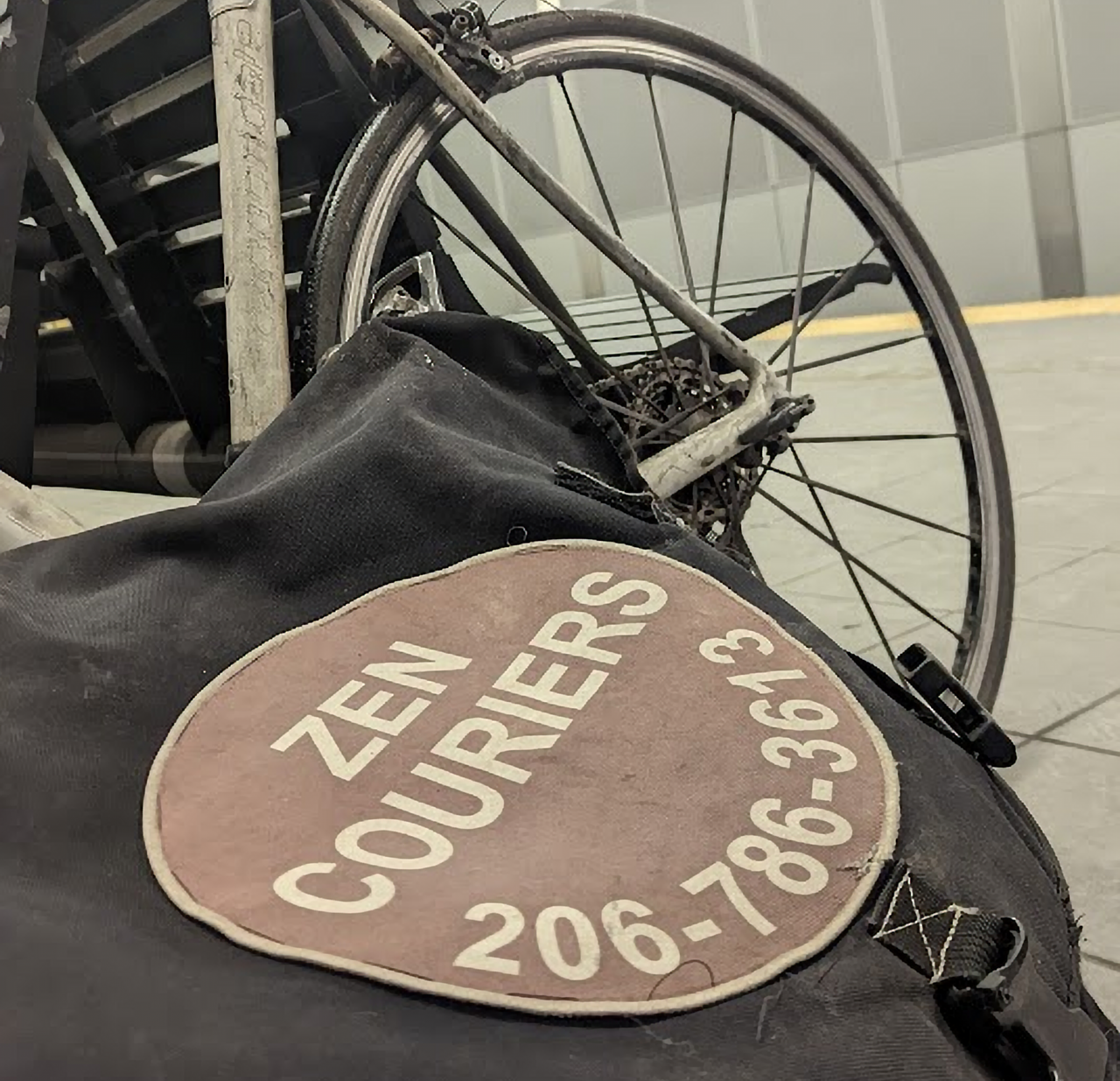 Courier photo 1