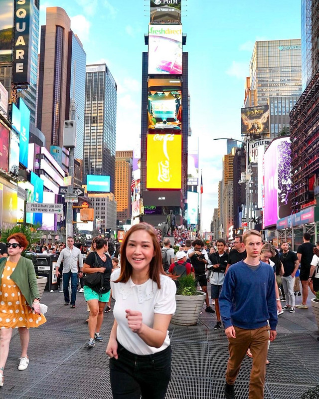 Momen seru liburan keluarga Maia Estianty saat berada di New York.