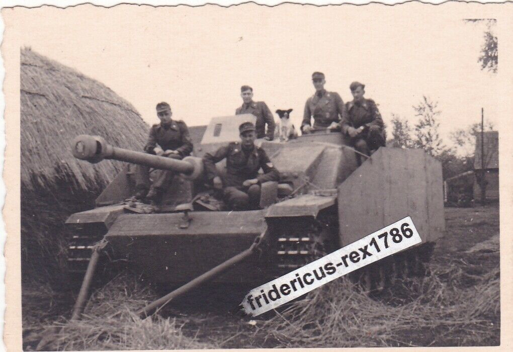 Panzer Tank Stug Sturmgeschütz mit Zimmerit und Seitenschürzen