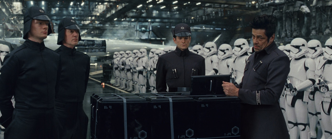 Star Wars - The Last Jedi (2017).mkv_snapshot_01.45.33_[2018.03.