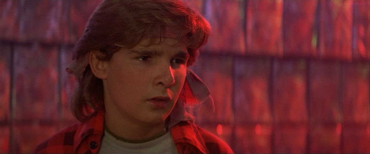 The Lost Boys (1987).mkv_snapshot_00.15.01_[2018.03.01_16.35.54]