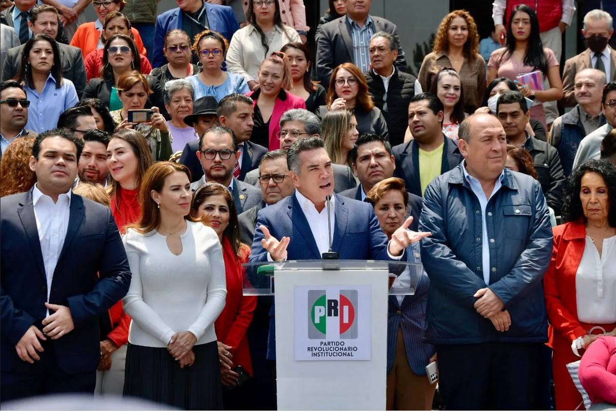 'Alito' Moreno alza la mano; busca candidatura de Va por México a la presidencia