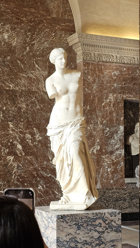 羅浮宮三大鎮館之寶之一──《米羅的維納斯》(法語:Vénus de Milo)