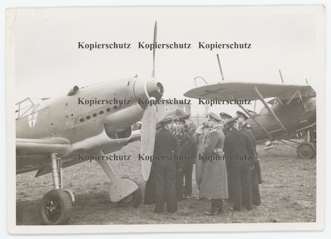 Flugzeug mit Wappen der Ostpreußen Staffel