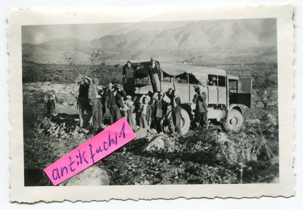 Beute-LKW aus England wird geplündert in Grieche