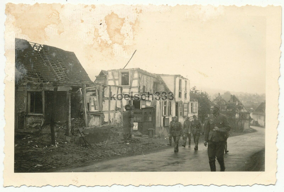 oto Soldaten der Wehrmacht im zerstörten Oberotterbach Grenzgebiet Frankreich