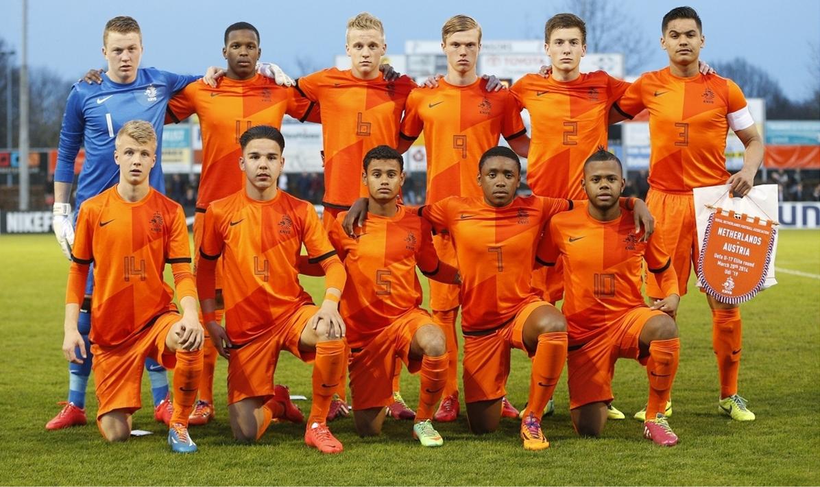 the-netherlands-line-up-before-their-elite-round-match-against-austria