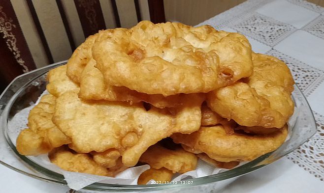 https://i.postimg.cc/FzF7L2pd/langos-20231110.jpg