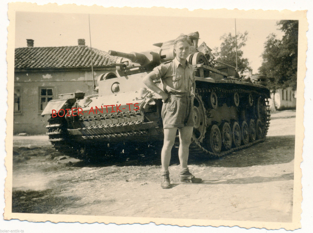 FOTO 2 WK PANZER TANK 03 LANDSER