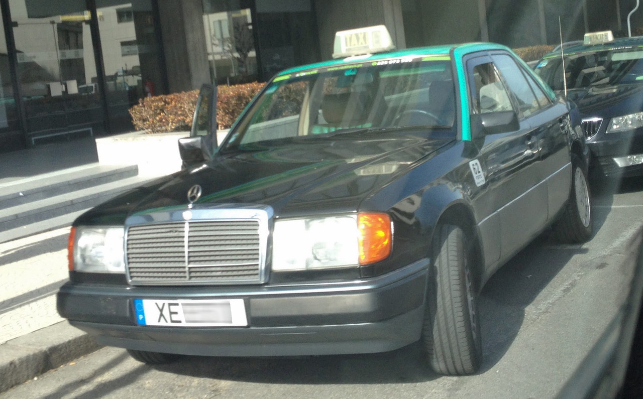 IMG-4338-taxi-mercedes-200d-w124-facelift.jpg