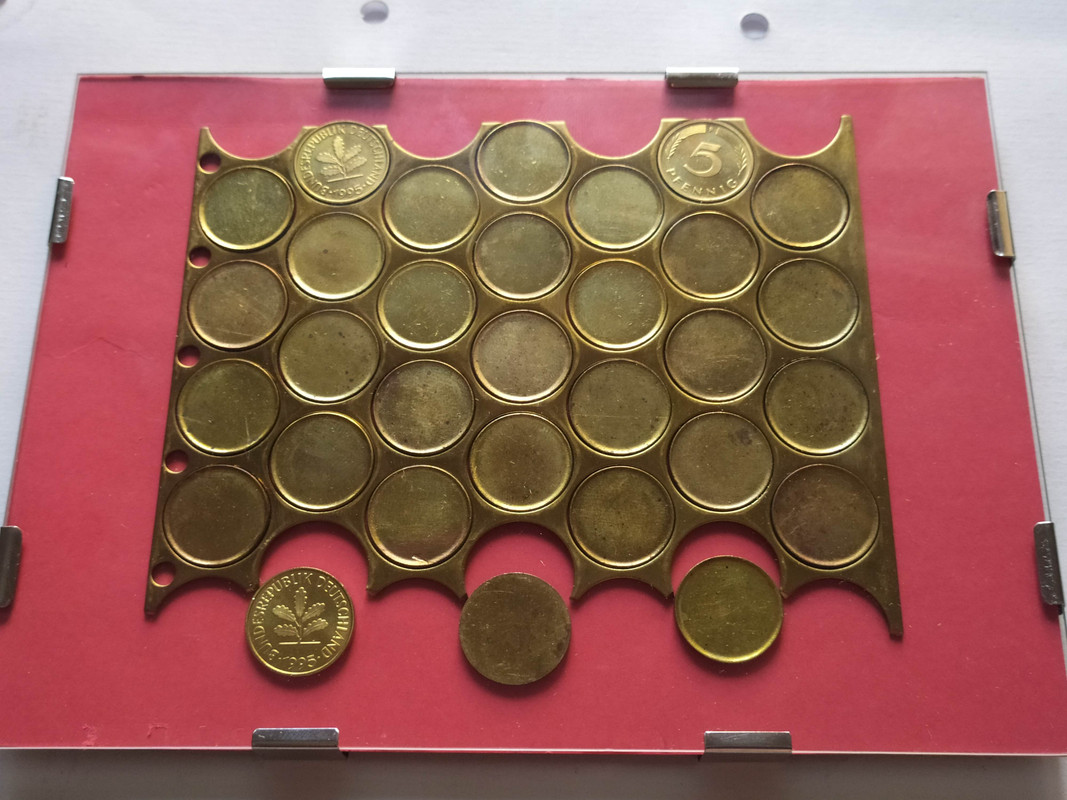 Cuadro rielera y cospeles 5 Pfening alemanes