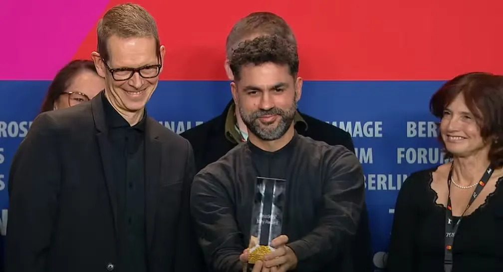 Gabriel Mascaro durante a premiação de O Último Azul