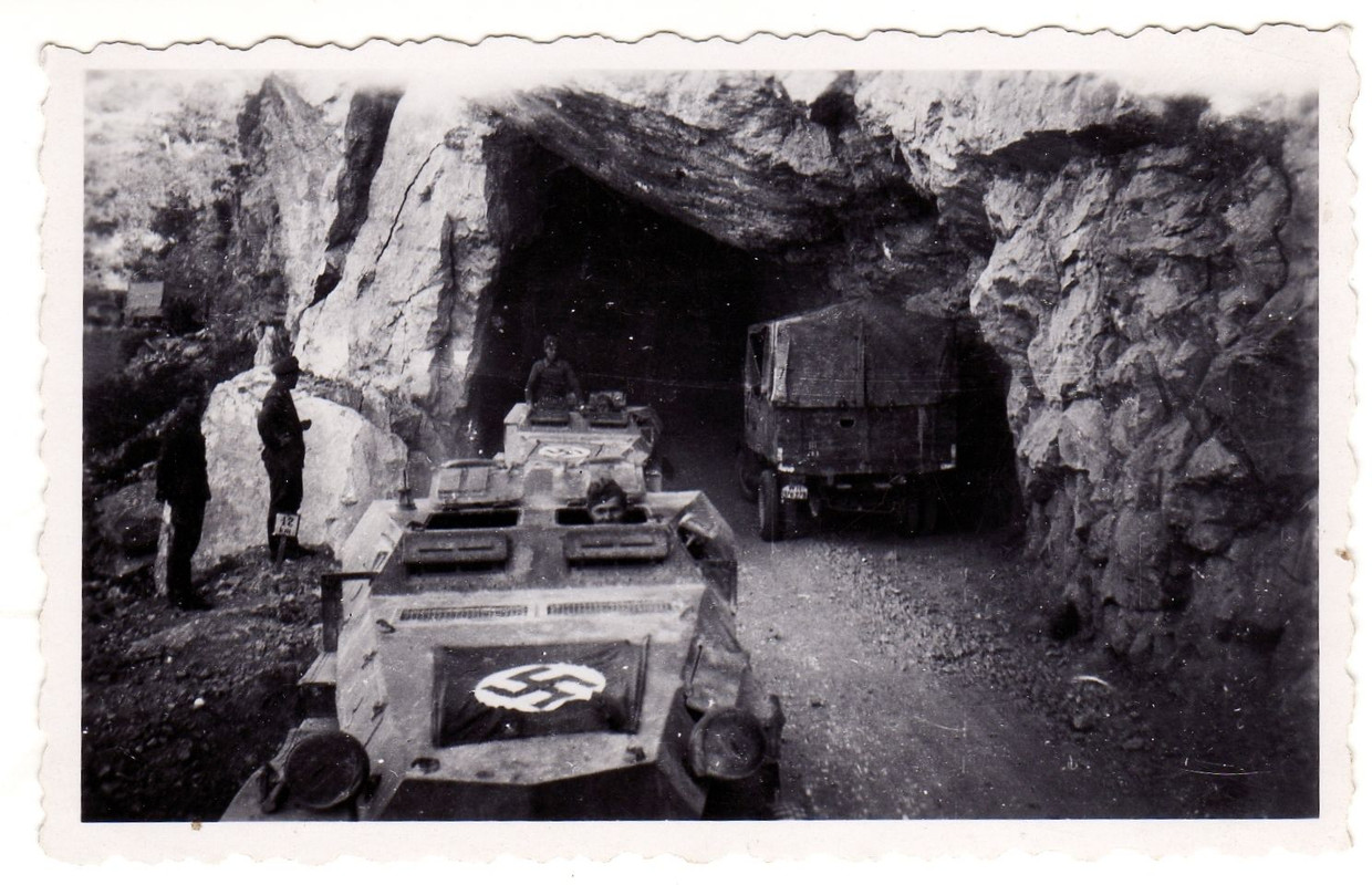 Panzerspähwagen Sd.Kfz. 222 ,Bergstollen