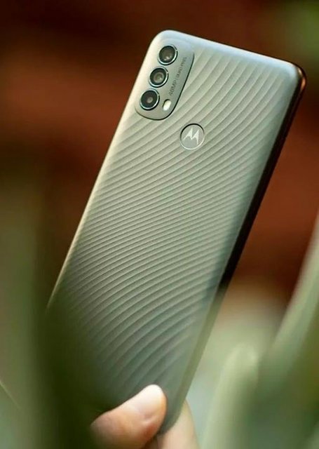Smartphone Motorola Moto E40 64GB 4GB RAM 4G Wi-Fi Dual Chip Câmera Tripla + Selfie 8MP 6.5″ Grafite