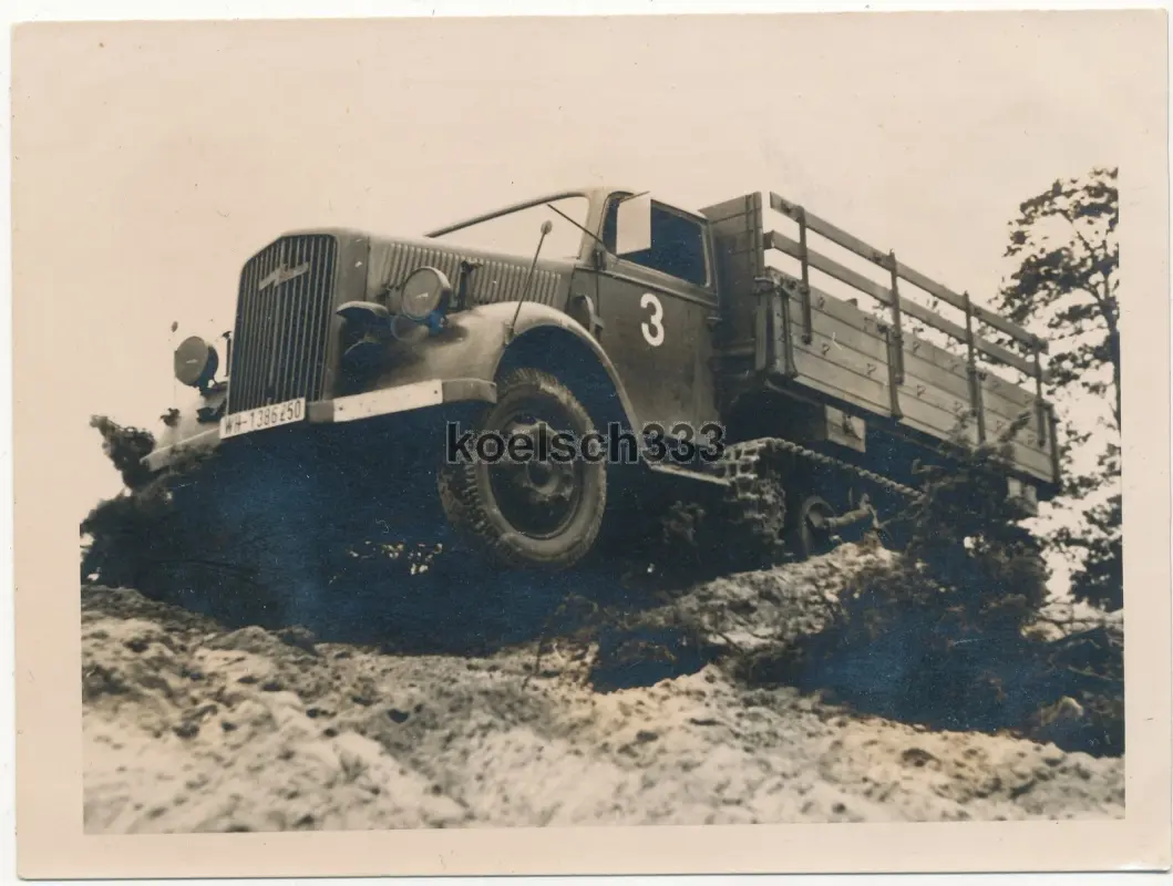Foto Opel Blitz Maultier Gleisketten LKW der Wehrmacht im Gelände ...